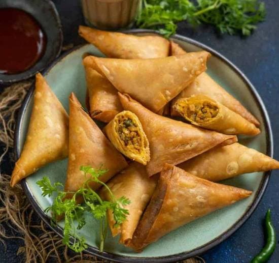 4pcs cheese samosas/plate